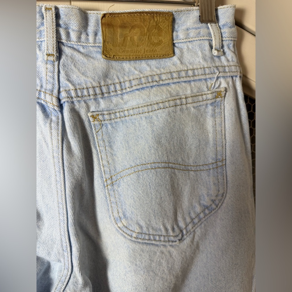 Vintage 90’s Lee Light Wash High Waisted Jeans - Picture 4 of 12